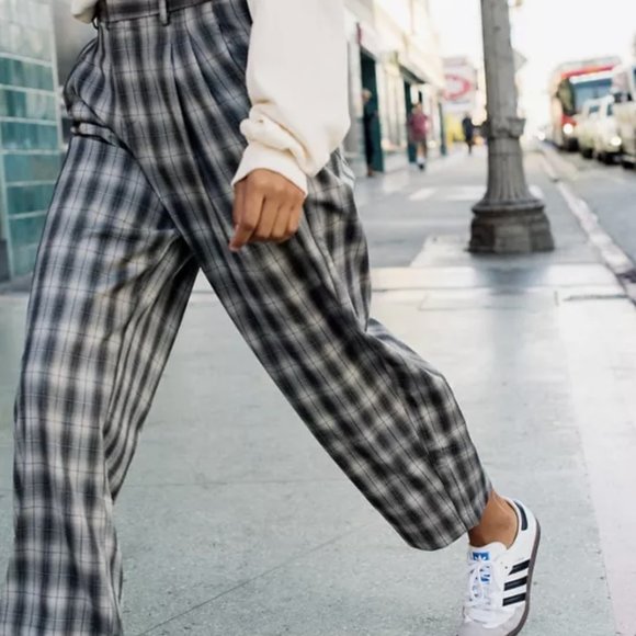 SOLD - Urban Outfitters Ario Relaxed Pleated Trouser Pants - XS - x-small - Picture 4 of 4